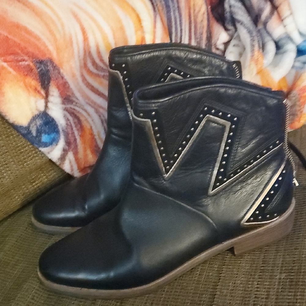 UGG Black and Brown Ankle Boots
